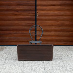 Cassa fioriera di design. Finitura rigata. Color Bronzo (100x40x40 cm).